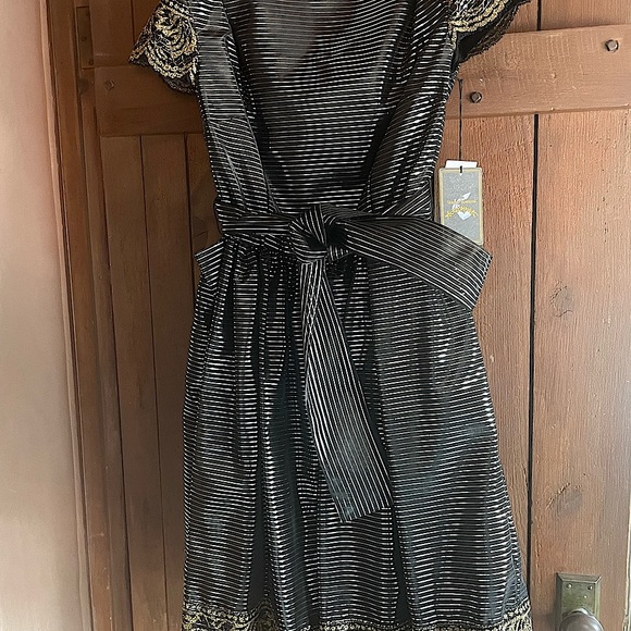 Monroe Lace / Gold Thread - Picture 10 of 16